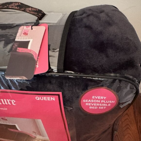 Juicy Couture Reversible Queen Comforter Set Plush Black/Hot Pink Cheetah Bow - Picture 3 of 8